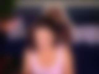 dafnimon MILF webcam performer live streaming