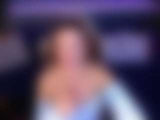 dafnimon MILF webcam performer live streaming