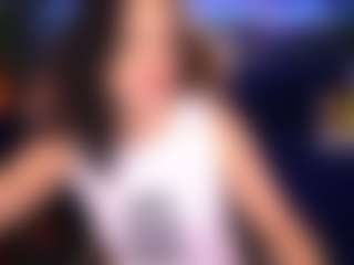 dafnimon MILF webcam performer live streaming