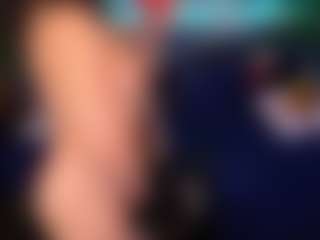 dafnimon MILF webcam performer live streaming