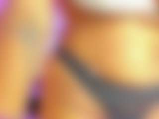 Live cam show with ArianaContee - Average on SinfulBabes