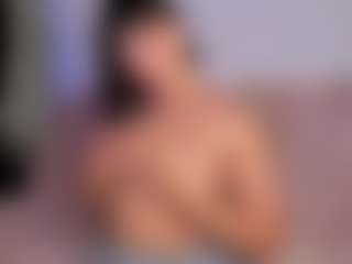 Live cam show with Amelie - Nipple Piercings on Instabang