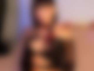 Live cam show with Amelie - Brown Hair on Dare Cams