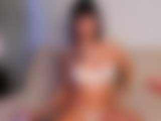 Live cam show with Amelie - Bikini on StripNow