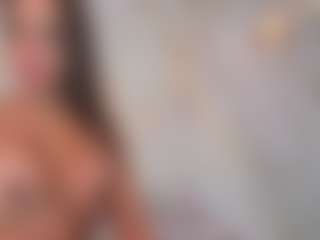 Live cam show with Mia wilddoll - Athletic Public on madthumbs