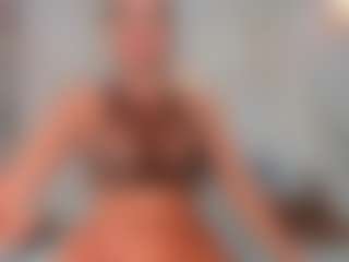 Live cam show with Mia wilddoll - Athletic Strip on CamwithHer