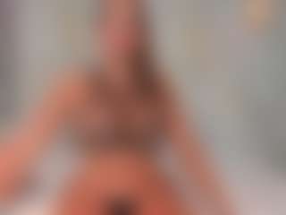 Mia wilddoll's Live Sex Cam Show