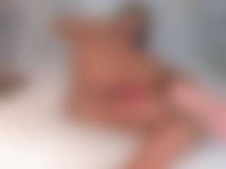 Live cam show with Mia wilddoll - Shaved Pussy on Dare Cams