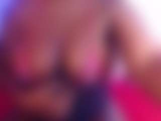 Live cam show with Ginna - Ebony Petite on Fling VIP Chat