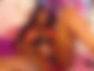 Live cam show with Ginna - Squirt Mature on Camsoda