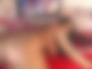 Ginna MILF webcam performer live streaming