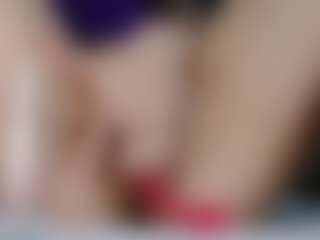 squirtyshow MILF webcam performer live streaming