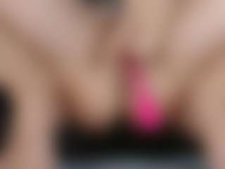 squirtyshow MILF webcam performer live streaming