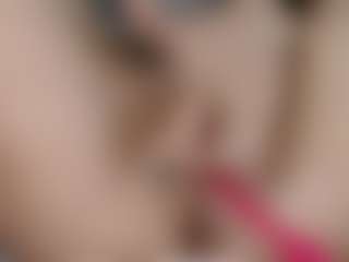 squirtyshow MILF webcam performer live streaming