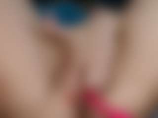 squirtyshow MILF webcam performer live streaming