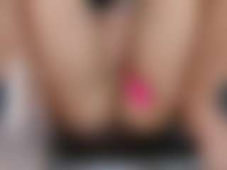 squirtyshow MILF webcam performer live streaming