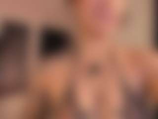 Live cam show with SarahInk - Shaved Pussy on Camsoda