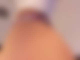 Live cam show with SarahInk - Black Squirt on Camversity