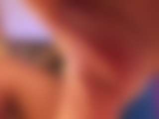Live cam show with SarahInk - Brown Eyes on xplaylive.com
