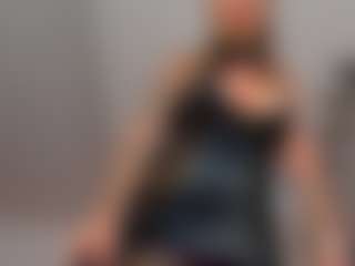 Live cam show with Lara - Waxed on sexylivex.com