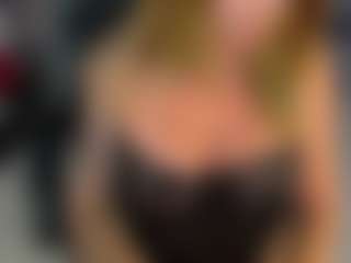 Lara's Live Sex Cam Show