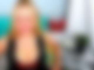 Live cam show with EliseFast - Fingers on AdultVida.com