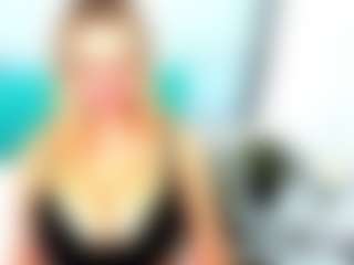 Live cam show with EliseFast - Flashing on madthumbs