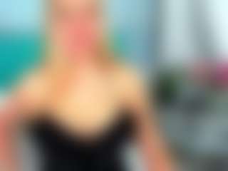 Live cam show with EliseFast - Blonde Hair on TeamSkeetLive