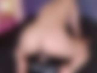 Live cam show with Dani-Moore - Spinthewheel on makecum.org