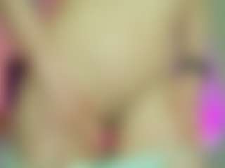Live cam show with Dani-Moore - Sucking on Camsoda