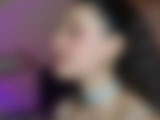 Live cam show with Dani-Moore - Cougar on Lustler