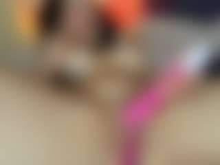 Live cam show with Dani-Moore - Flirt on Camsoda