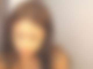 Live cam show with Petitelumiere - Double Penetration on Livezox