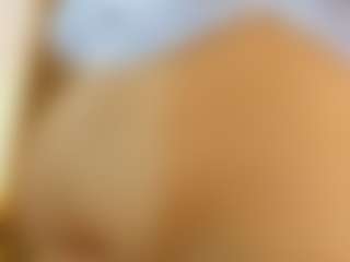 Live cam show with Indi-catalina - Garter on StripNow