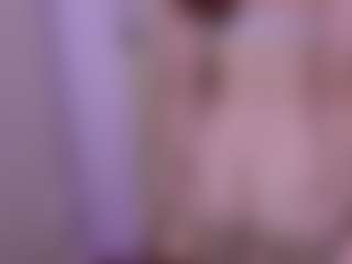Hotpinkcheeto's Live Sex Cam Show