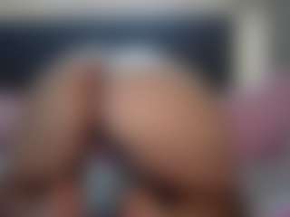Hotpinkcheeto's Live Sex Cam Show