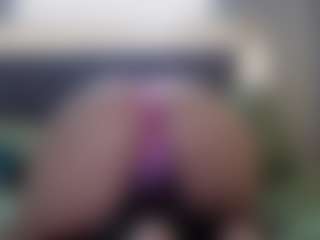 Hotpinkcheeto's Live Sex Cam Show