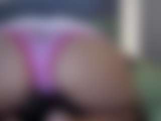 Hotpinkcheeto's Live Sex Cam Show
