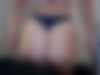 Live cam show with Hotpinkcheeto - Strip Curvy on madthumbs