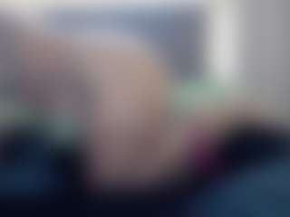 Hotpinkcheeto's Live Sex Cam Show