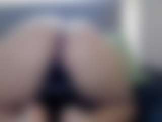 Hotpinkcheeto's Live Sex Cam Show