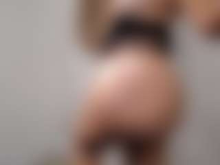 Hotpinkcheeto's Live Sex Cam Show