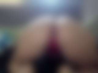 Hotpinkcheeto's Live Sex Cam Show