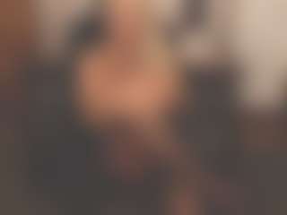 Live cam show with sassythang4u - Spank Mature on liverealitysex.com