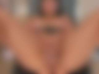 Live cam show with mia-robert1 - Fingers on StripNow