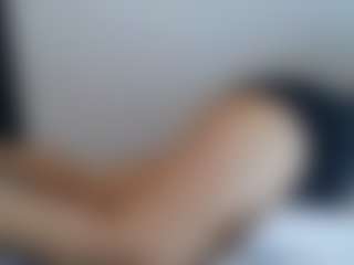 Live cam show with kiimberly - Living Room on madthumbs