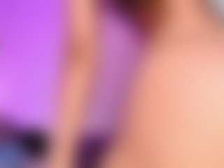 Live cam show with Anny De lo Rios - Athletic Shaved Pussy on Hubzter Live