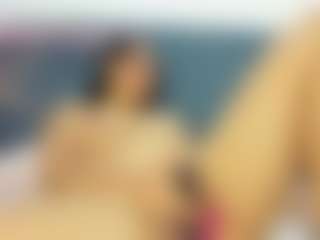 Live cam show with Sofia Lorenz - Leather on Milfs Live