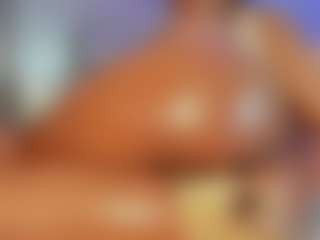 Summer Black MILF webcam performer live streaming