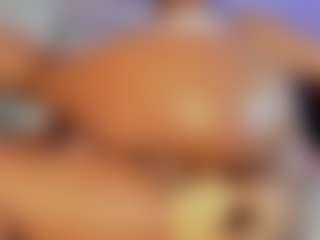 Summer Black MILF webcam performer live streaming
